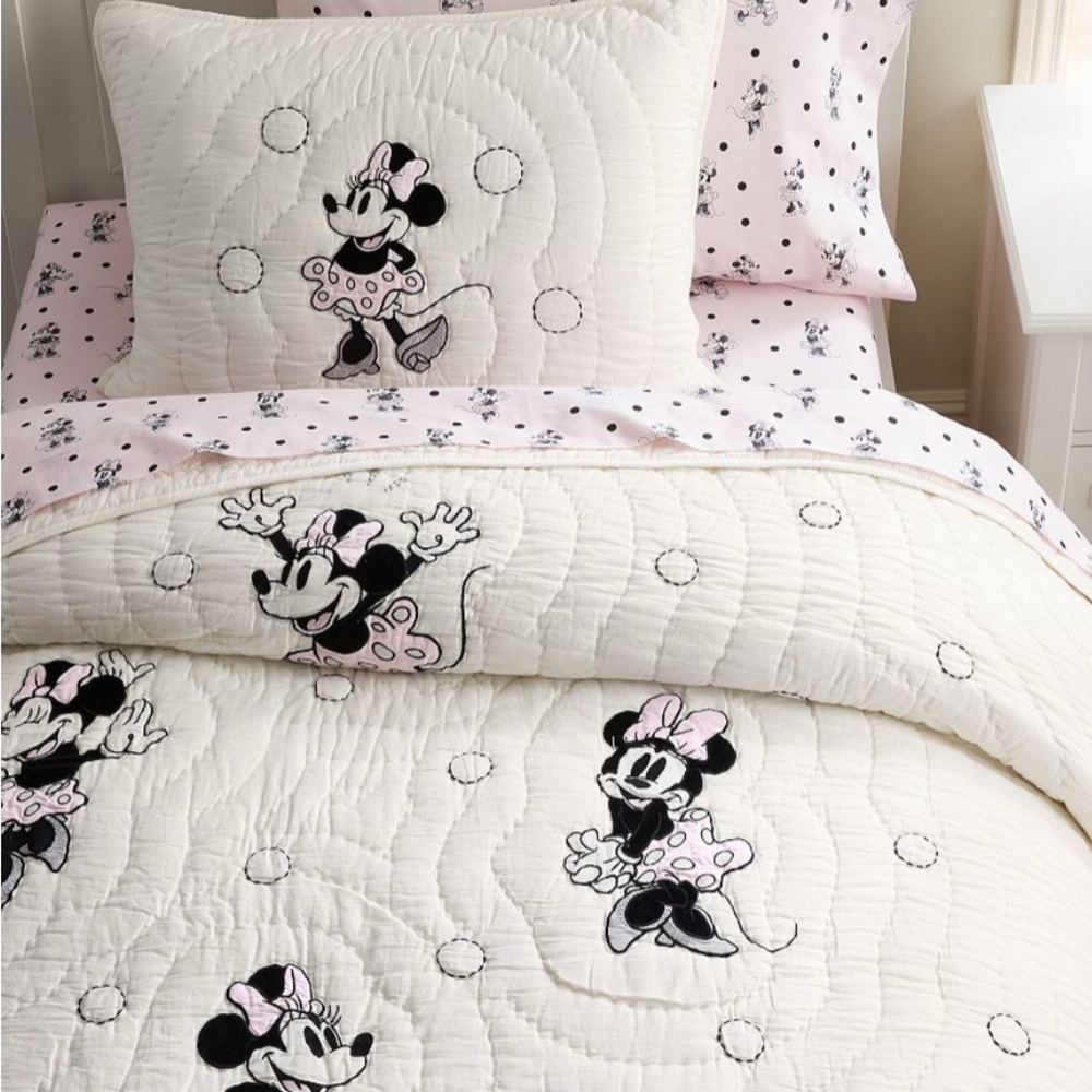 Pottery Barn Kids Minnie Mouse Quilt Set - Pink and White